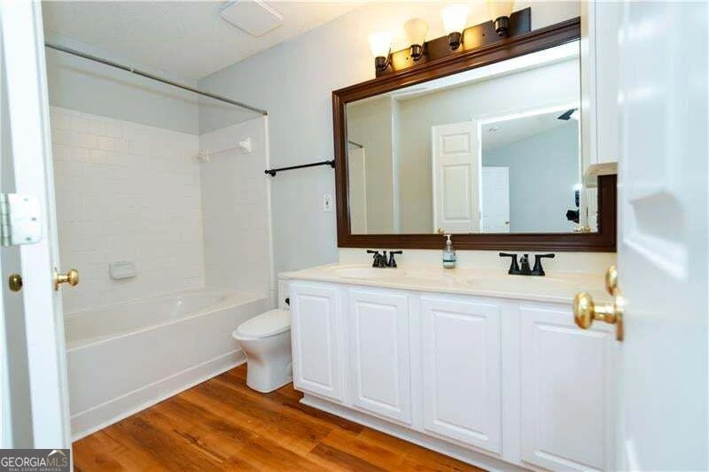 Bathroom vanity