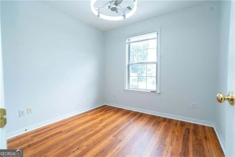 Additional upstairs bedroom
